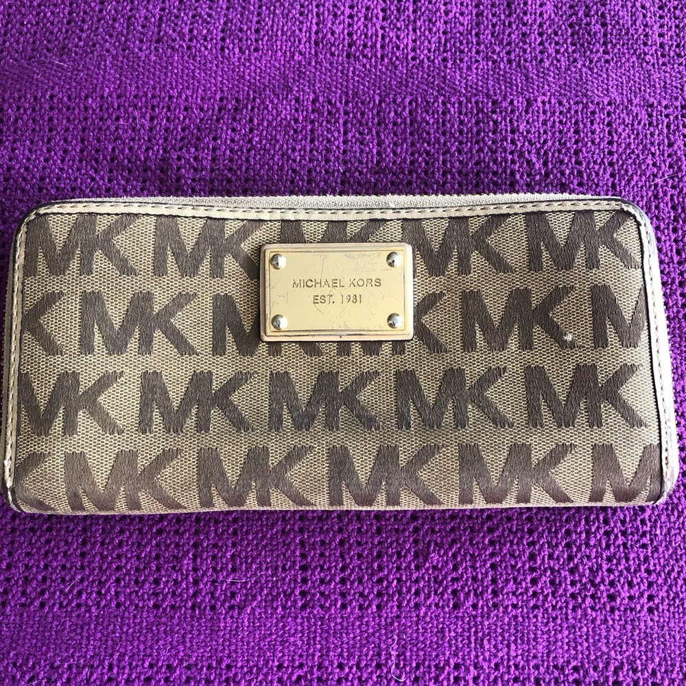 Michael kors wallet